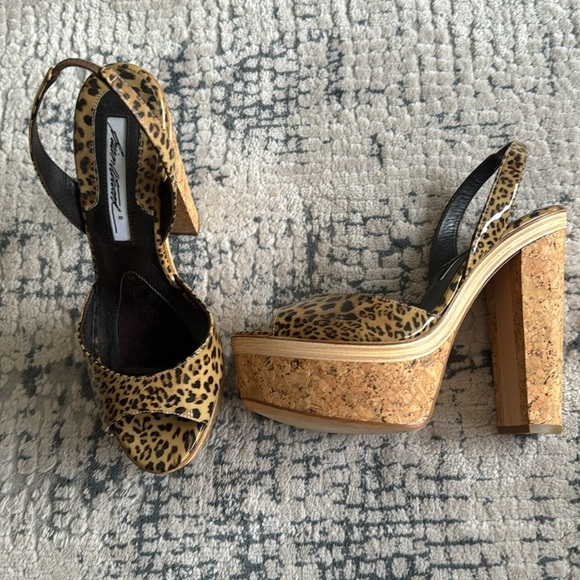 Brian Atwood leopard print patent leather and cork platform sandal. Size 35 US 5 - Picture 6 of 9